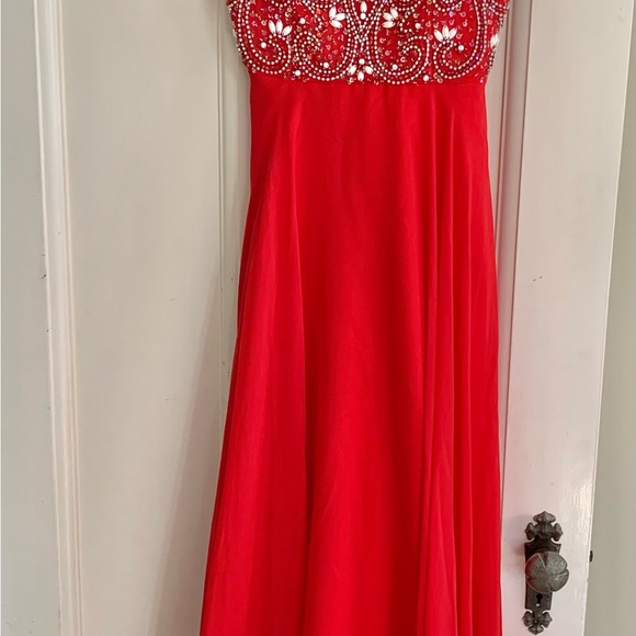 Beautiful Red Prom dress ! - Picture 3 of 6